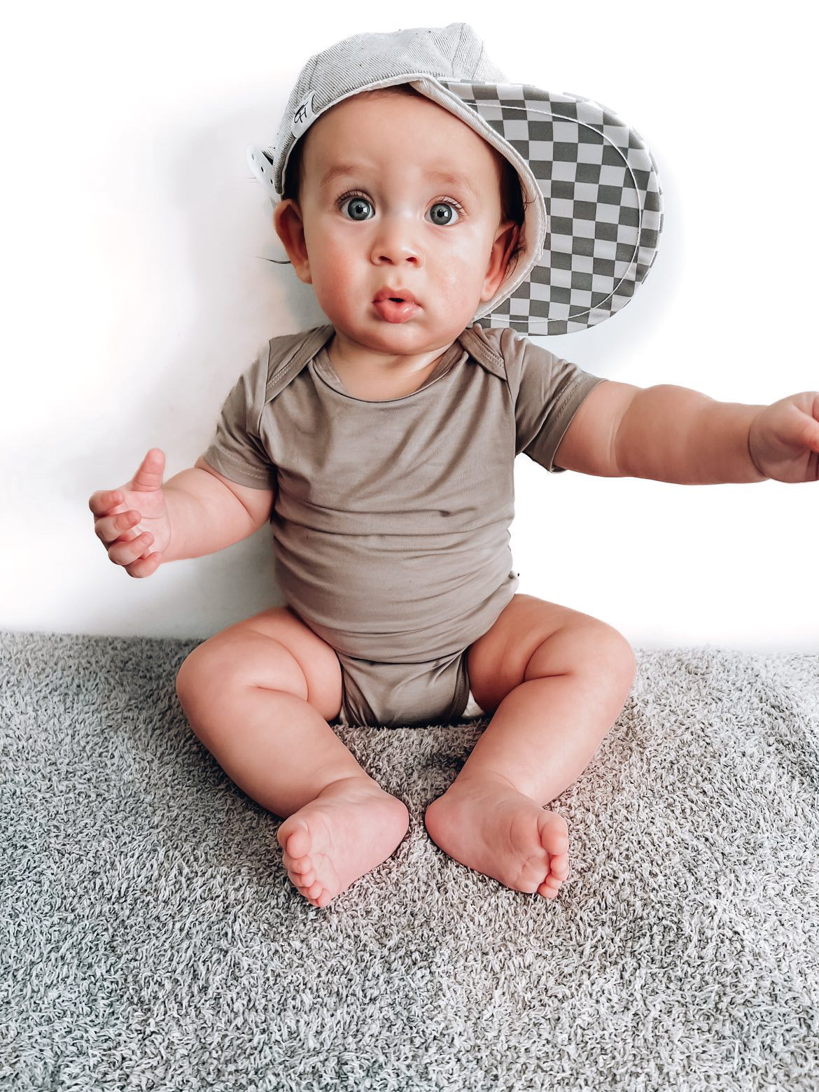 Short Sleeve Bamboo Bodysuit in Stone